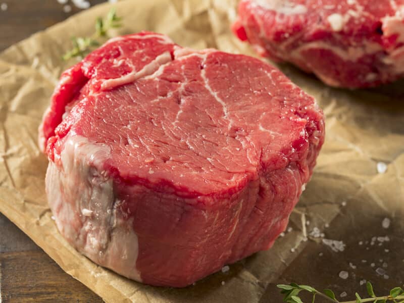 Deze Tournedos steak is perfect voor elke speciale gelegenheid, Geniet van een sappige, smaakvolle ervaring of je hem nu in de pan of op de BBQ bereidt.