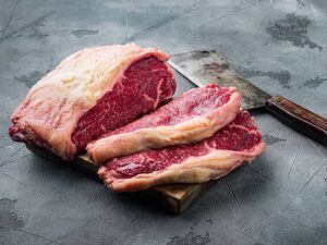 Deze entrecote, afkomstig van runderen die vrij grazen op de uitgestrekte Argentijnse pampa's, staat garant voor een rijke en volle smaak die elke vleesliefhebber zal bekoren.