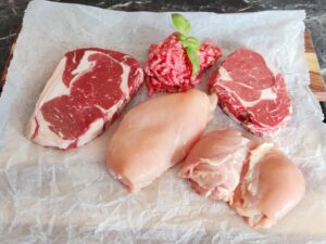 carnivoor pakket kip rund op slagerspapier